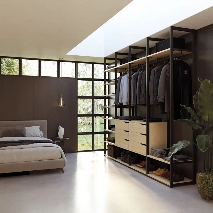 dressing ouvert Arche bois clair et cadre alu noir mat Agencements MG Montpellier Mauguio